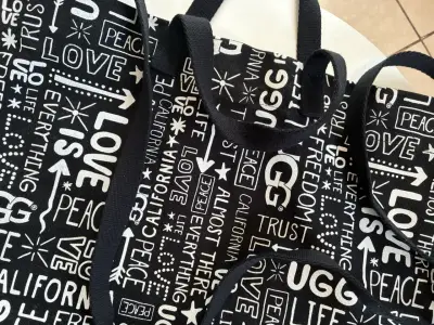 Bolso grande estampado UGG NUEVO - miniatura 2