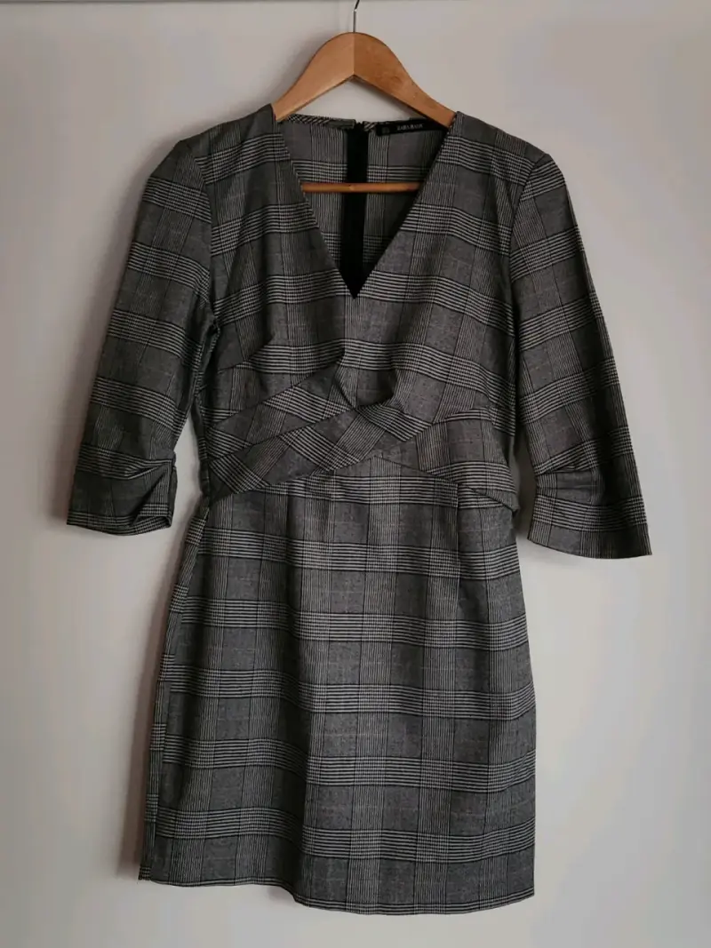 Vestido a cuadros gris con mangas 3/4