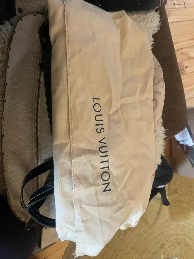 Bolso de cuero Louis Vuitton beige con cadena - 3