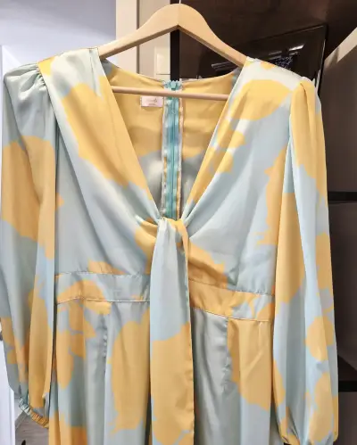 Vestido largo floral azul y amarillo - miniatura 1