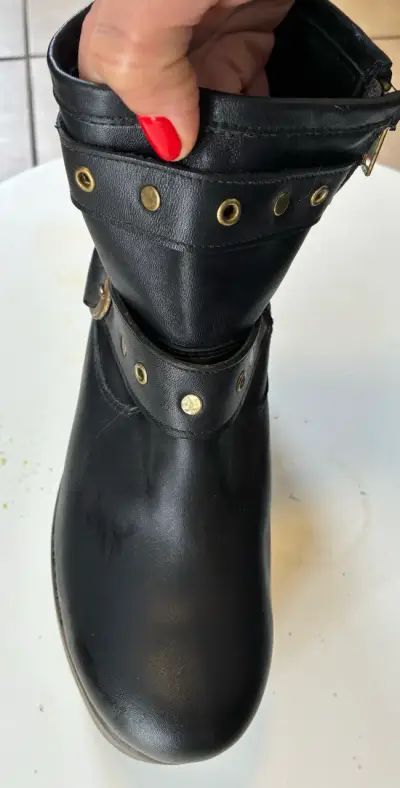 Botin cuero negro 38 con plataforma hebilla dor - miniatura 4