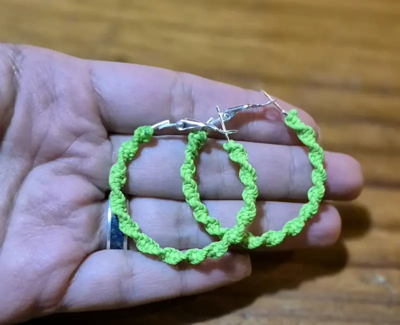 Aros de aro tejidos a mano color verde - 2