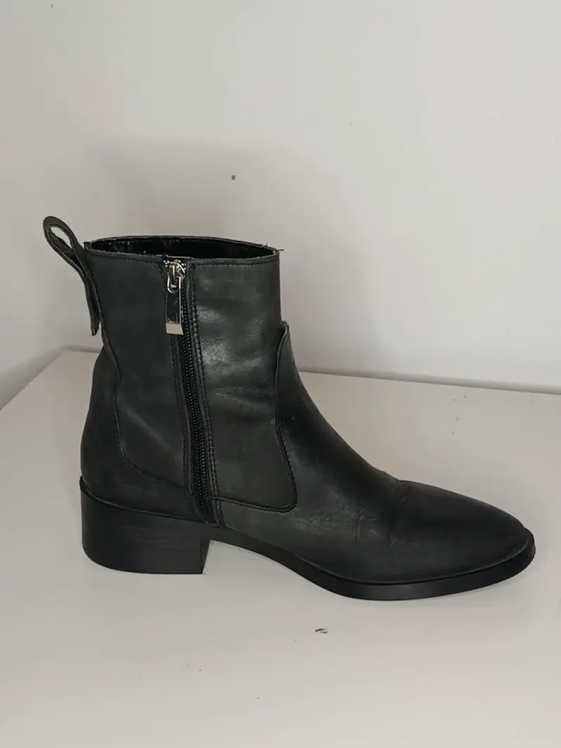 Botines Zara de cuero negro con cierre lateral - 2
