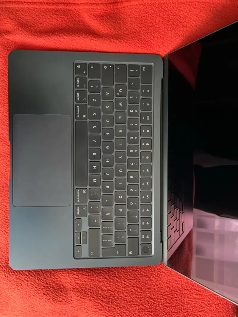 MacBook Air M2 16GB/256GB - 4