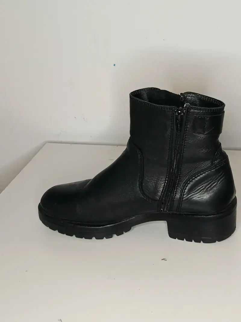 Botines de cuero negro con cierre lateral - 3