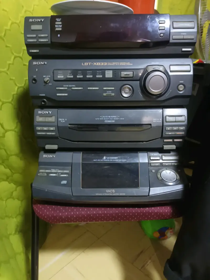 Equipo de sonido Sony con parlantes - 2