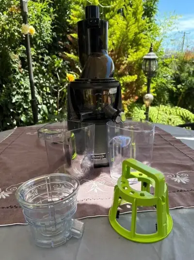 Extractor de Jugo Prensado en Frío Kuvings - miniatura 1