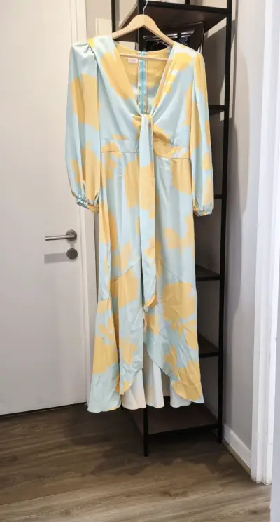 Vestido largo floral azul y amarillo - miniatura 2