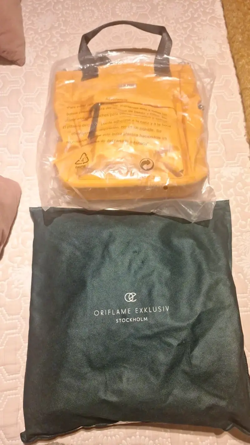Mochila amarilla Oriflame con diseño moderno - 2