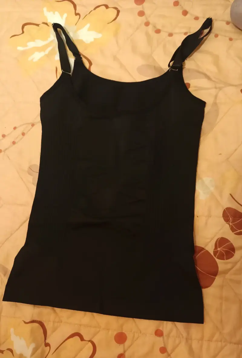 Camiseta negra sin mangas para mujer