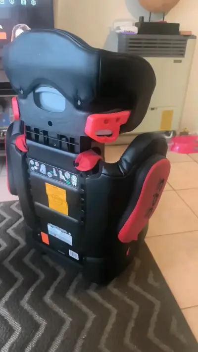 Silla de auto para niños con protección lateral - miniatura 1