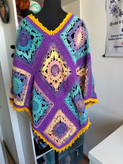 Poncho tejido a crochet multicolor artesanal - miniatura 1