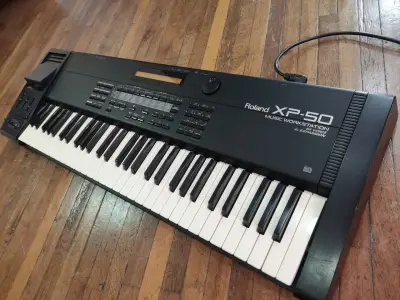 Sintetizador Roland XP-50, con detalles, $280.000 - miniatura 3