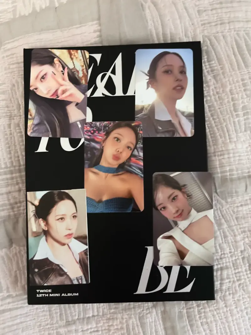 Álbum 'Ready To Be' de TWICE 12th Mini Album - 3