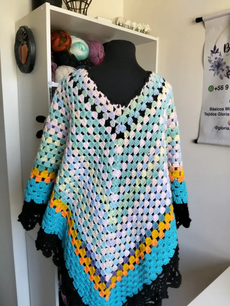Poncho tejido a crochet multicolor para mujer - 2