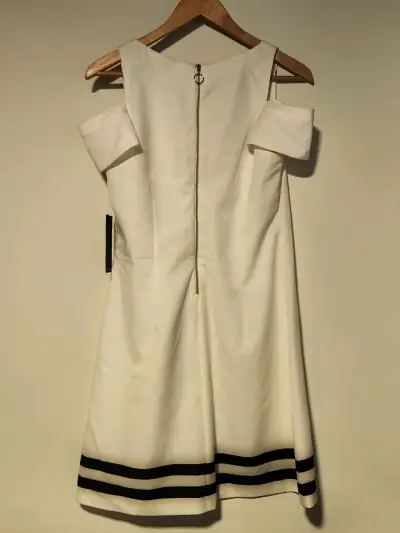 Vestido blanco con estampado de colibríes - miniatura 2