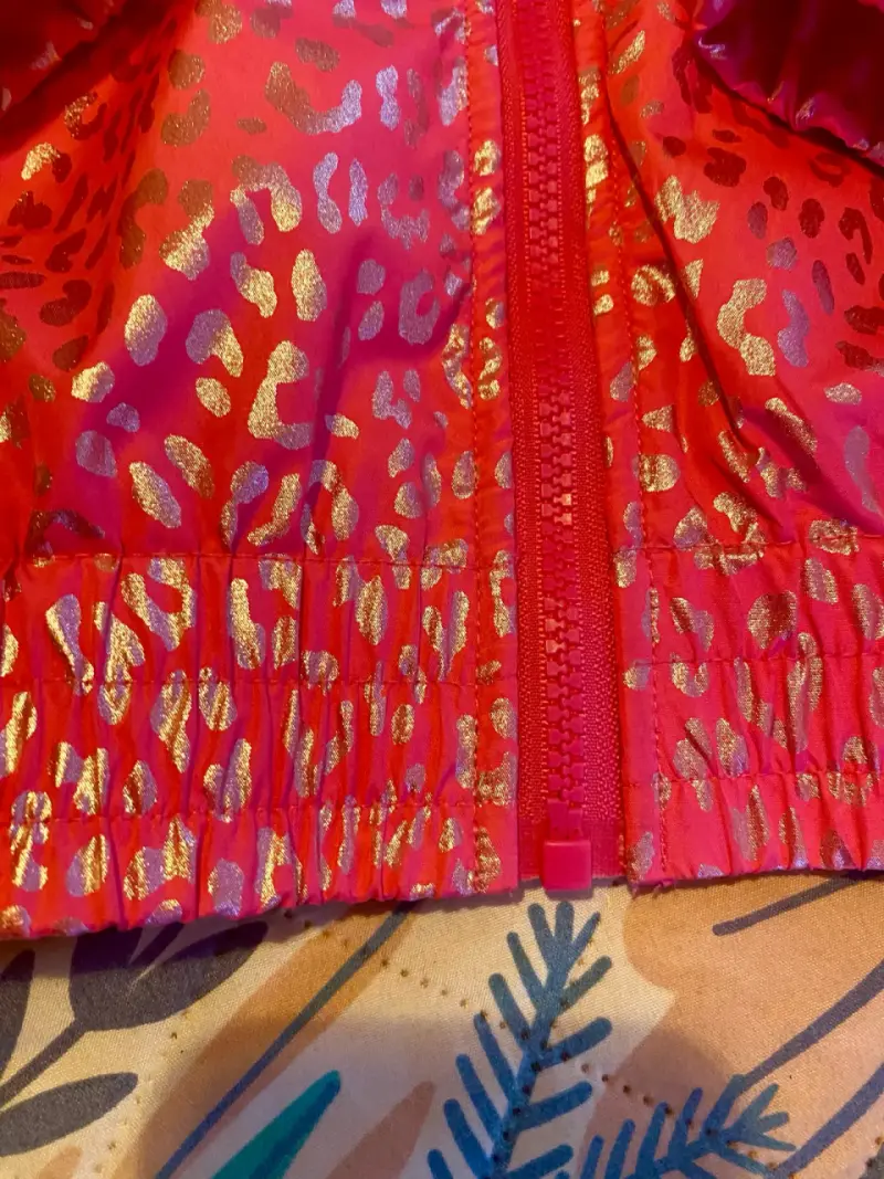 Chaqueta deportiva fucsia con print plateado - 3