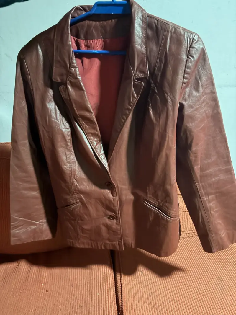 Chaqueta de cuero marrón para mujer - 1