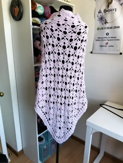 Poncho tejido a crochet multicolor con broche de madera - miniatura 6