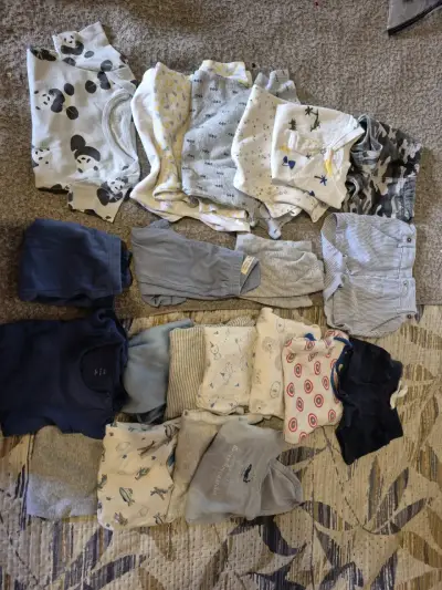 Lote de disfraces y ropa infantil variada - miniatura 2