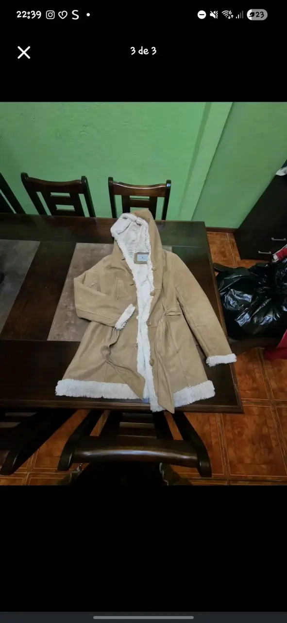 Abrigo de mujer con capucha y forro de peluche - 1