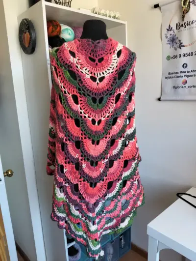 Chal tejido a crochet multicolor hecho a mano - miniatura 4