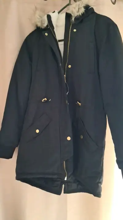 Parka negra con capucha de piel sintética H&M - miniatura 1