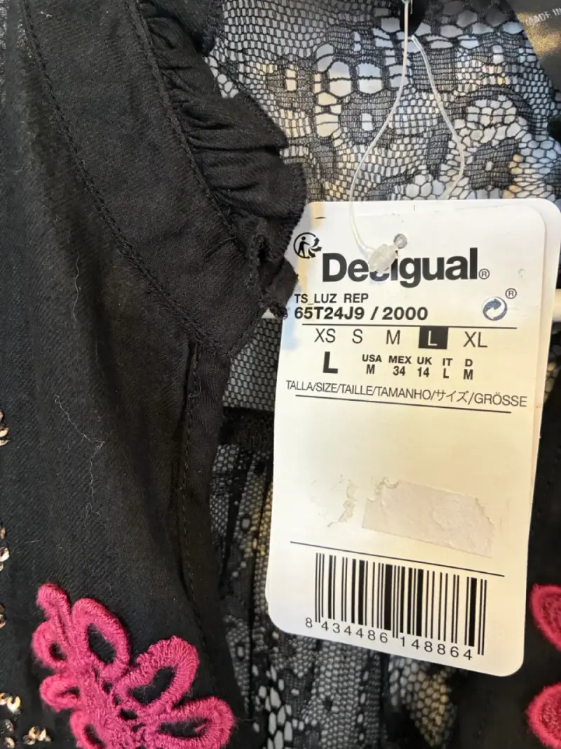 Blusa Desigual negra con bordados M-L - 2