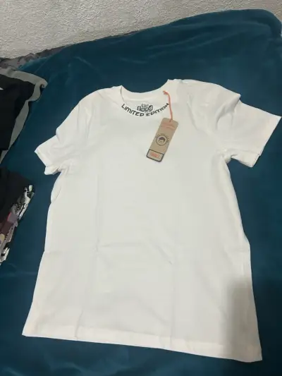 Polera negra con diseño gráfico y poleras blancas Maui and Sons - miniatura 2