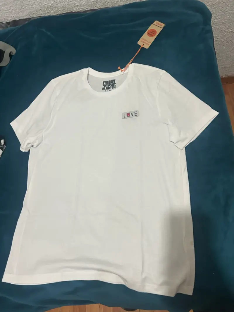 Polera negra con diseño gráfico y poleras blancas Maui and Sons - 3