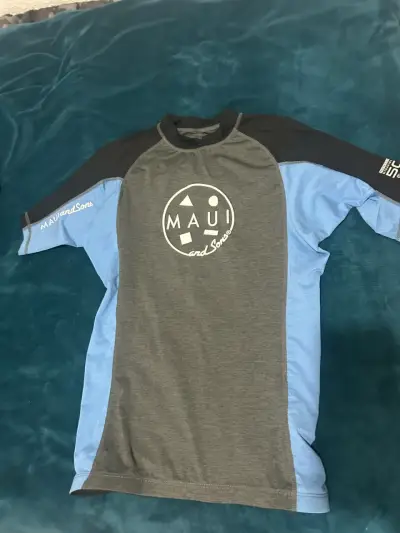 Polera negra con diseño gráfico y poleras blancas Maui and Sons - miniatura 4