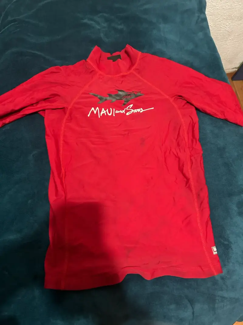 Polera negra con diseño gráfico y poleras blancas Maui and Sons - 5