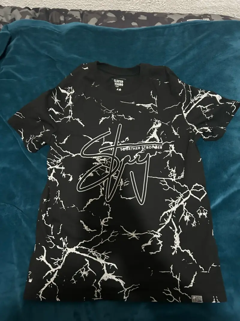 Polera negra con diseño gráfico y poleras blancas Maui and Sons - 6