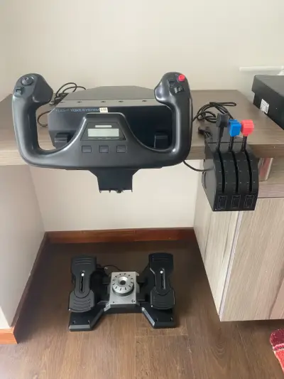 Set Logitech Flight Simulator – Yoke + Rudder Peda - miniatura 1
