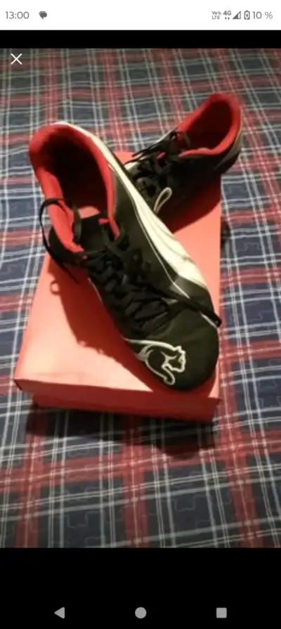 Zapatillas de fútbol Puma negras y rojas - miniatura 1