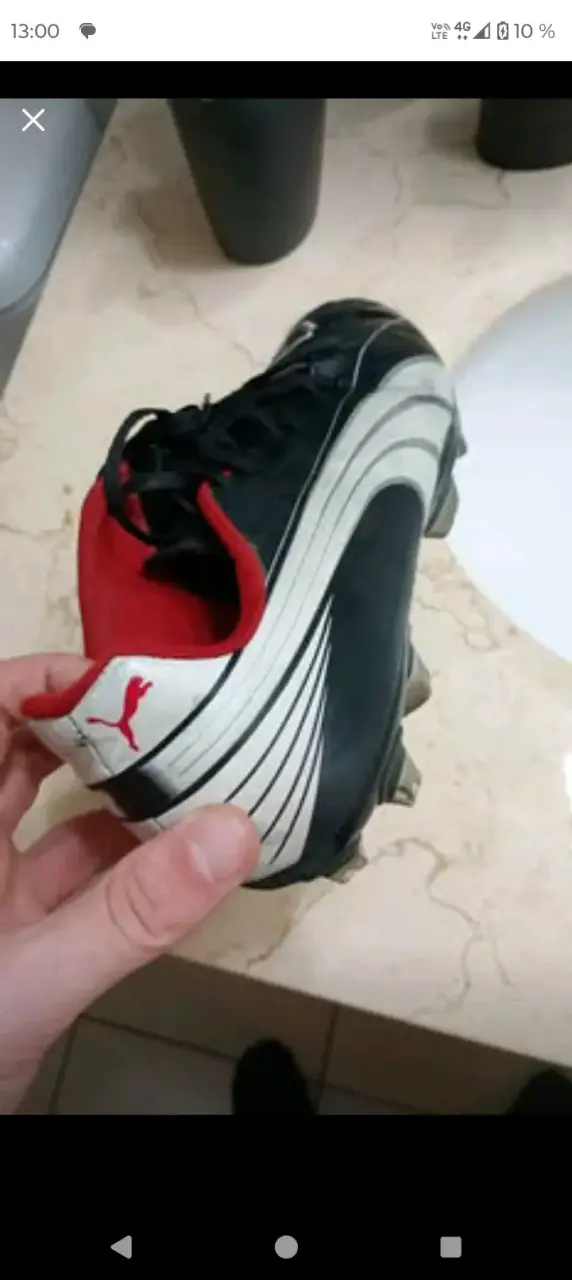Zapatillas de fútbol Puma negras y rojas - 2