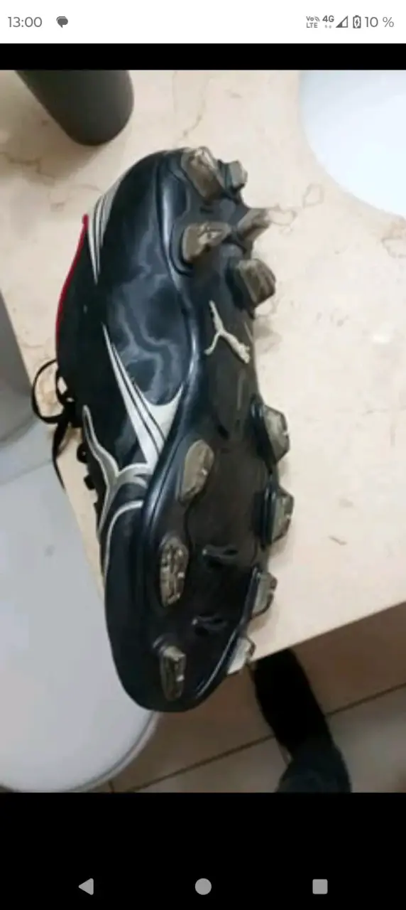 Zapatillas de fútbol Puma negras y rojas - 3