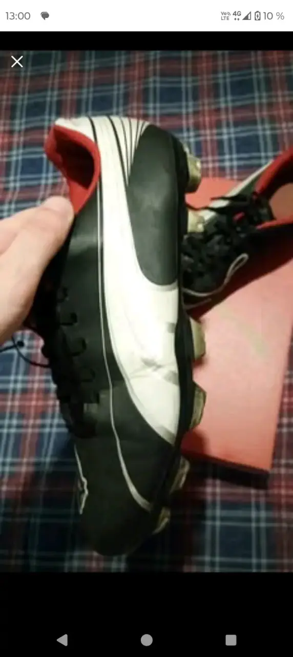 Zapatillas de fútbol Puma negras y rojas - 4