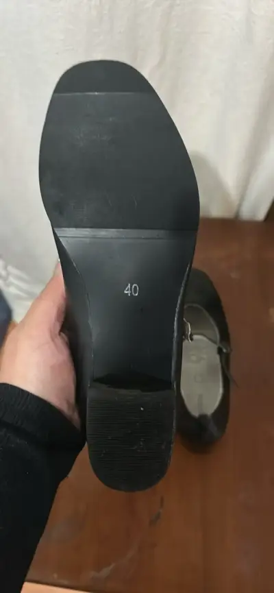 Zapatos de tacón bajo negros para mujer - miniatura 4