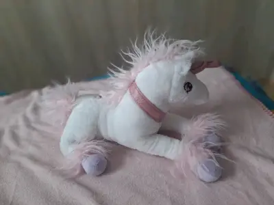 Peluche unicornio blanco con detalles rosados - miniatura 2