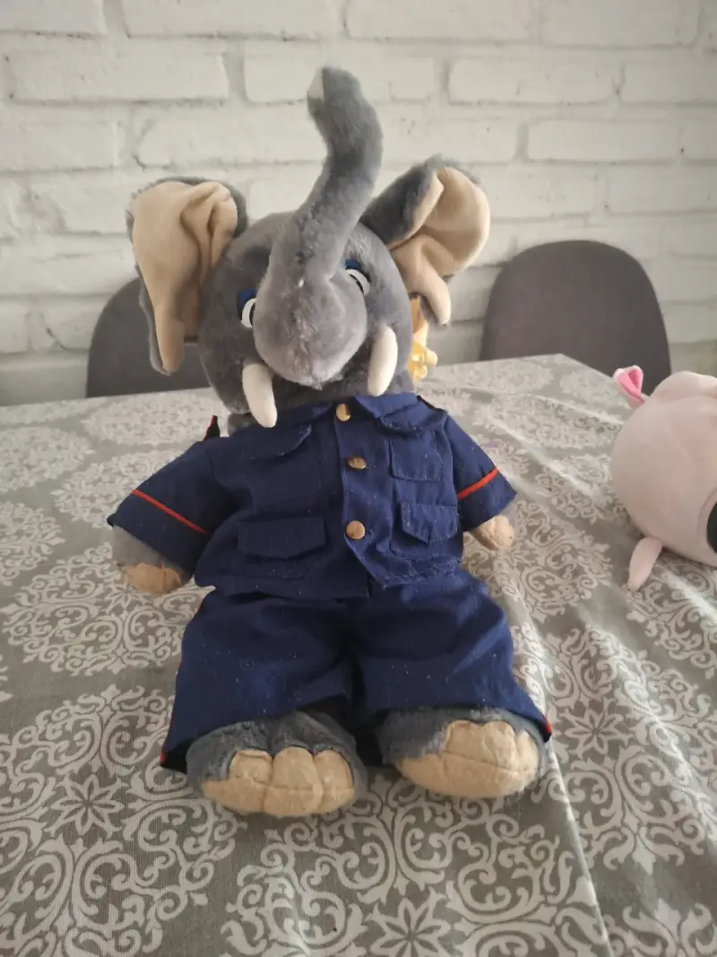 Peluche de elefante con traje azul - 2