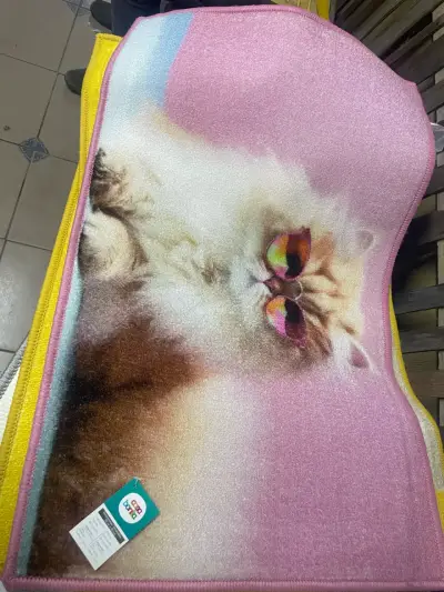 Alfombra con diseño de perro y gato - miniatura 1