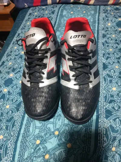 Zapatillas de fútbol Lotto Maestro negras y rojas - miniatura 2
