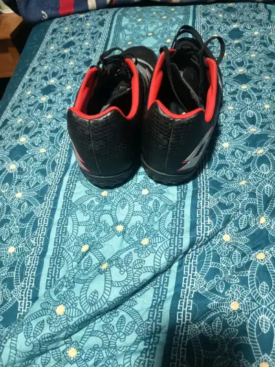 Zapatillas de fútbol Lotto Maestro negras y rojas - miniatura 3