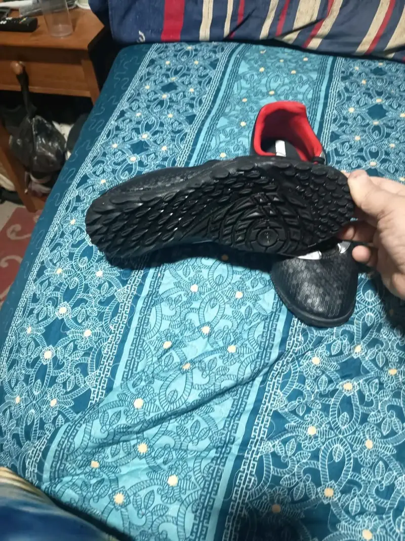 Zapatillas de fútbol Lotto Maestro negras y rojas - 4