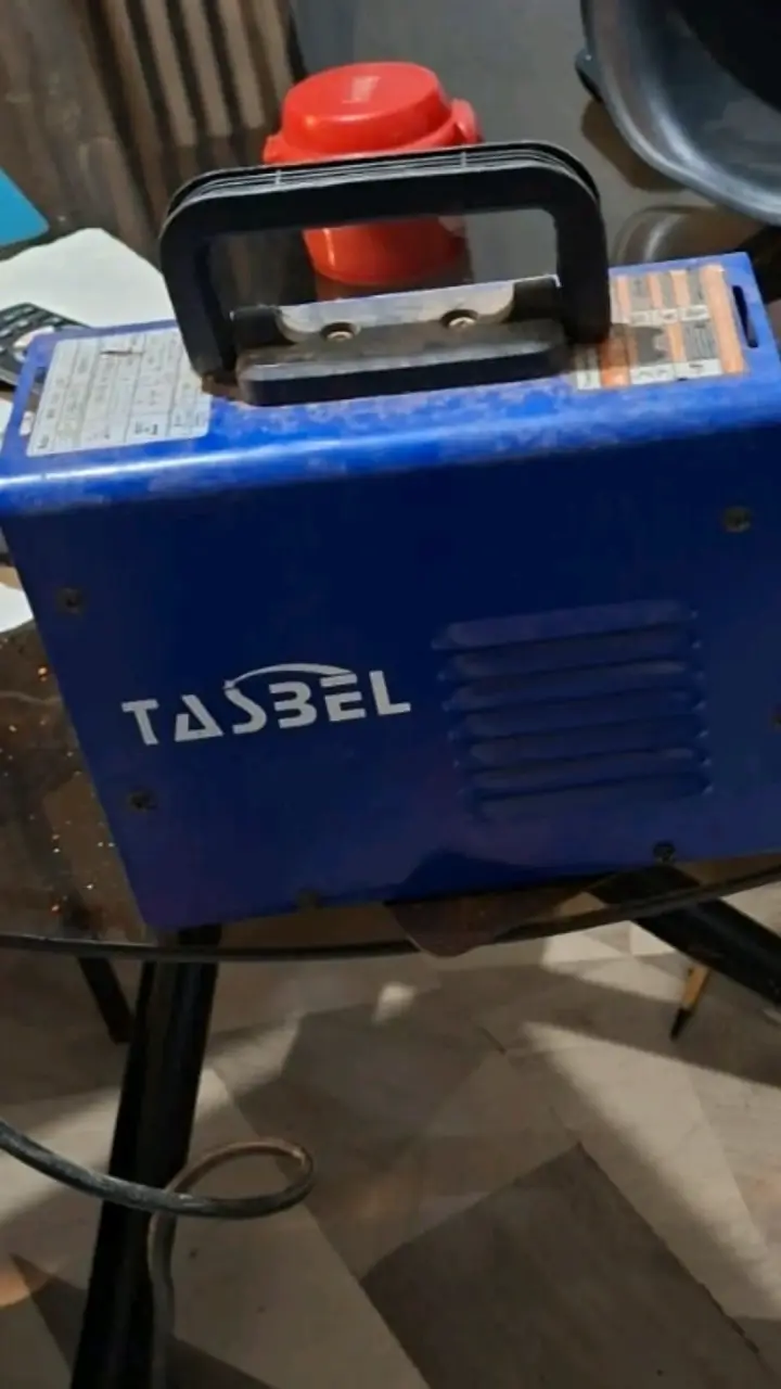 Soldadora Inversora Tasbel con Máscara de Soldar - 3
