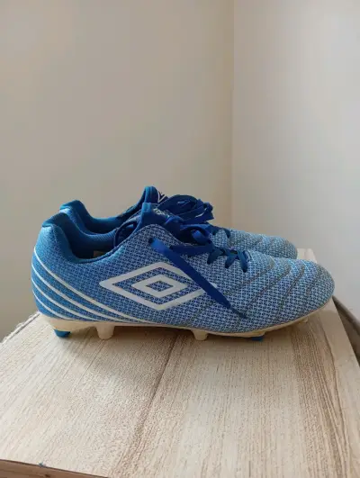 Zapatillas de fútbol Umbro azules para césped - miniatura 1