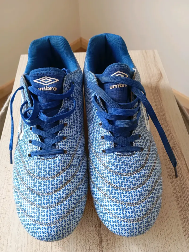 Zapatillas de fútbol Umbro azules para césped - 2