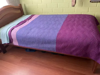 Cubre cama reversible morado y lila - miniatura 1