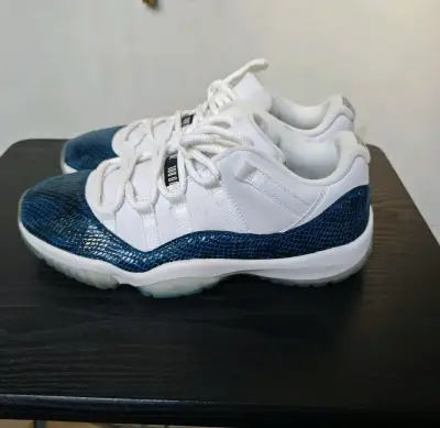 AIR JORDAN 11 LOW NAVY SNAKESKIN - miniatura 1